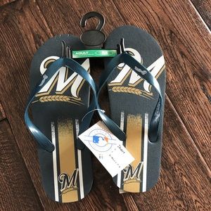 ⚾️NWT Milwaukee Brewer flip flops